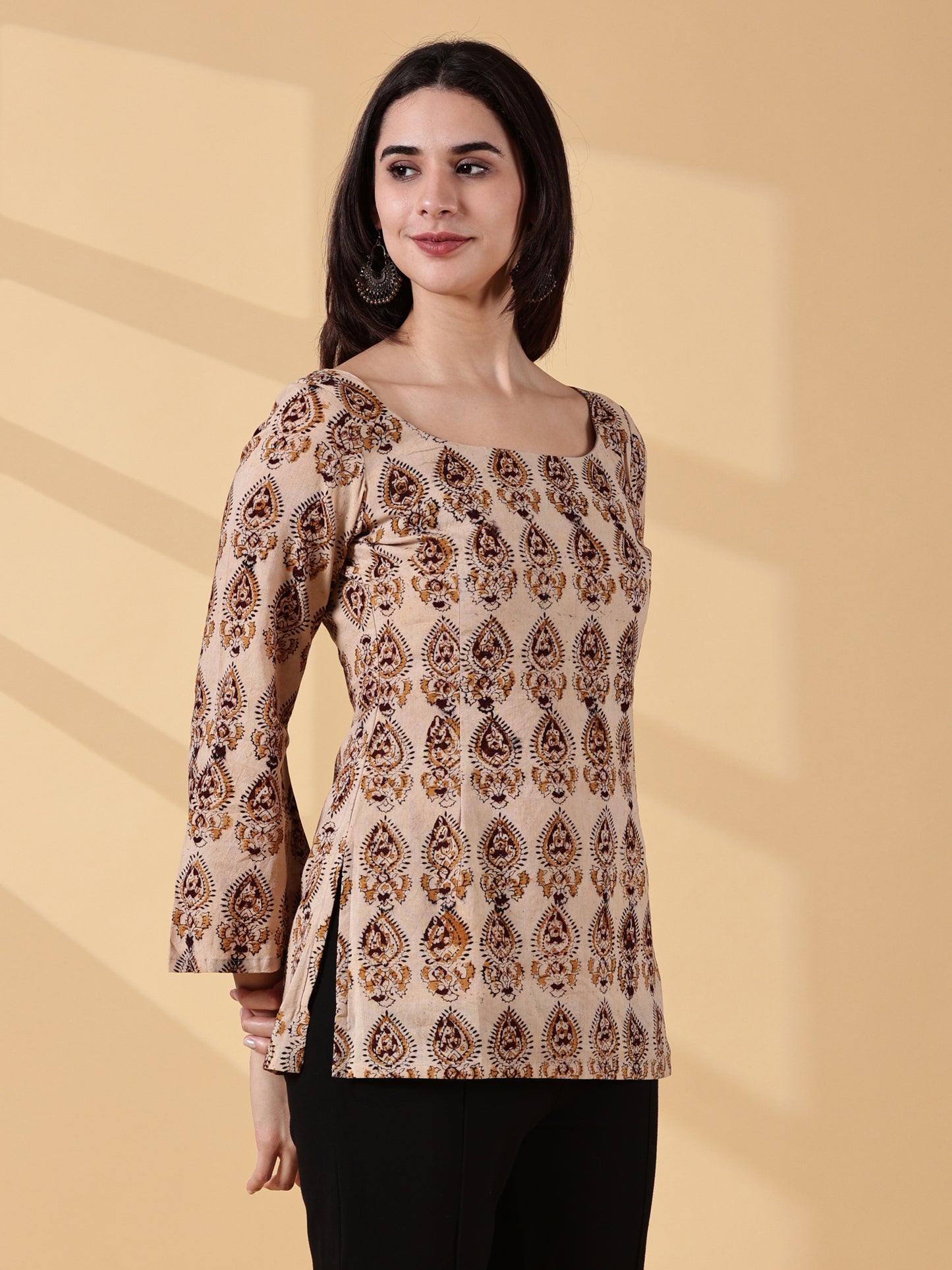 Indyvarna TISHA Full Sleeves Deep U-Back Cotton Kurti – Beige Kalamkari