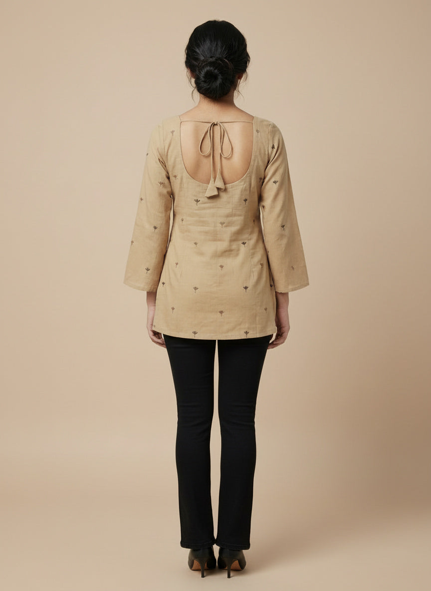 Indyvarna DISHA Deep U-Back Cotton Kurti – Beige Beauty in Handwoven