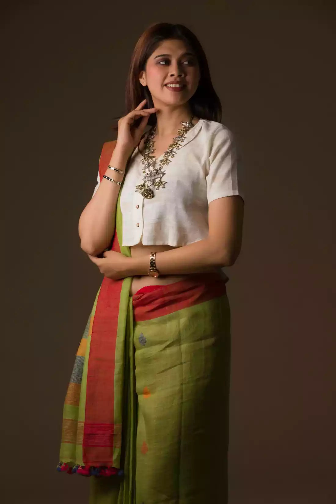 This is a beautiful  image of formal office wear saree which is in Parrot Green Jamdani Pure Linen Saree