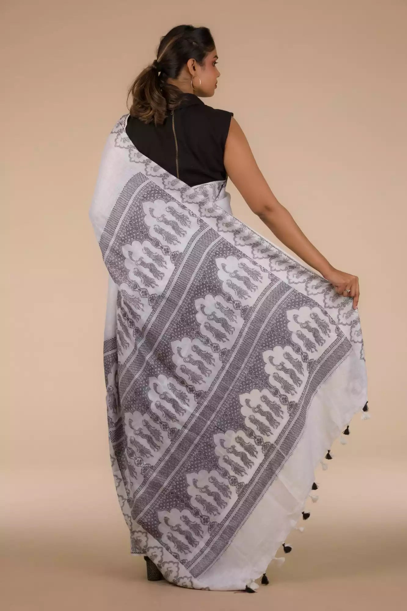 This is the view from back of Baluchari Resham Thread Linen Saree in White, formal office wear for women