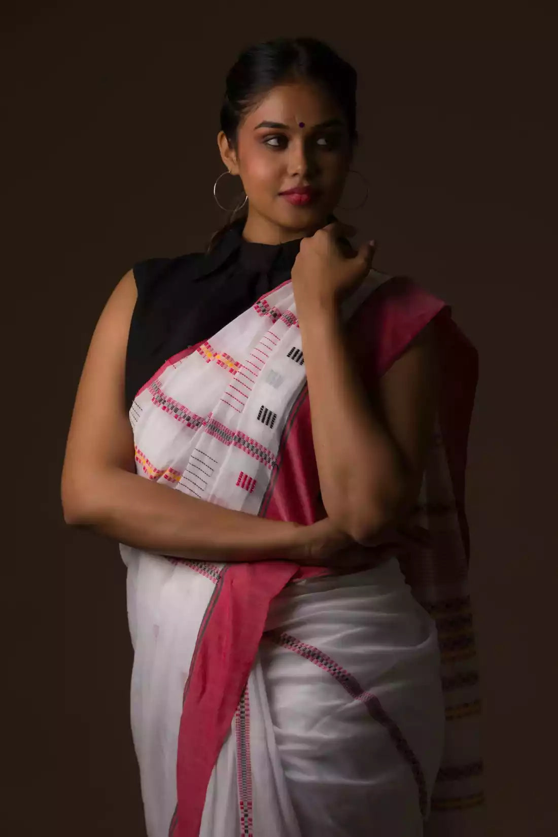 Aesthetically pleasing picture of a lady in White & Red In Cotton Saree