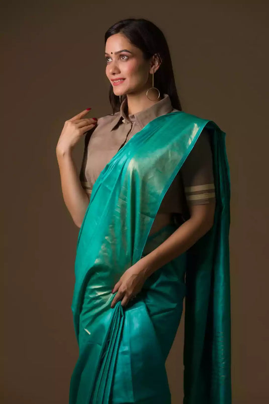 Aesthetically pleasing picture of a lady in Grey Shibori In Cotton Viscose Saree, womens workwear